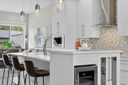 3127 44 Street Sw, Calgary, AB - Indoor Photo Showing Kitchen With Upgraded Kitchen