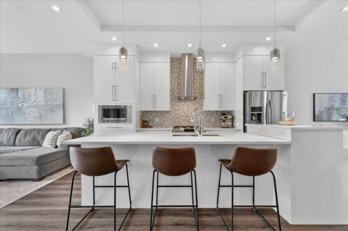 3127 44 Street Sw, Calgary, AB - Indoor Photo Showing Kitchen With Upgraded Kitchen
