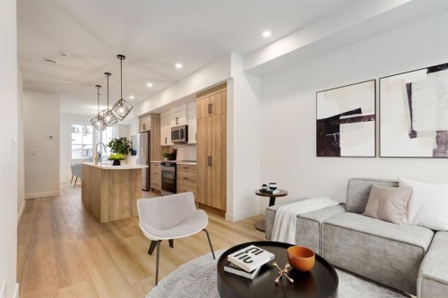 1651 8 Avenue Nw, Calgary, AB - Indoor Photo Showing Living Room