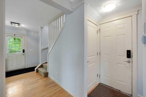 5532 Forand Street Sw, Calgary, AB - Indoor Photo Showing Other Room