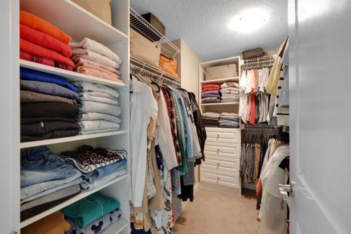 5532 Forand Street Sw, Calgary, AB - Indoor With Storage