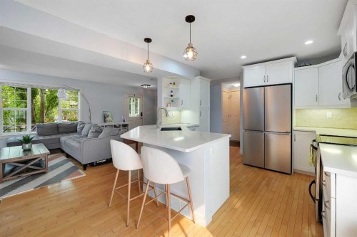 5532 Forand Street Sw, Calgary, AB - Indoor Photo Showing Kitchen With Stainless Steel Kitchen