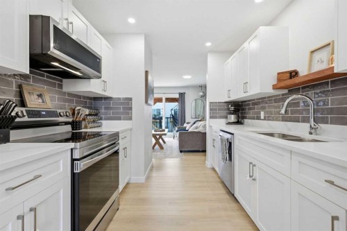 11 Park Lane, Didsbury, AB - Indoor Photo Showing Kitchen With Double Sink With Upgraded Kitchen