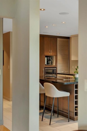 521 30 Avenue Sw, Calgary, AB - Indoor