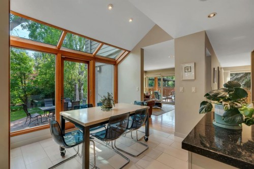521 30 Avenue Sw, Calgary, AB - Indoor Photo Showing Dining Room