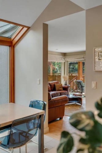 521 30 Avenue Sw, Calgary, AB - Indoor