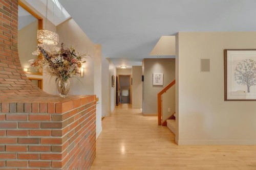 521 30 Avenue Sw, Calgary, AB - Indoor Photo Showing Other Room