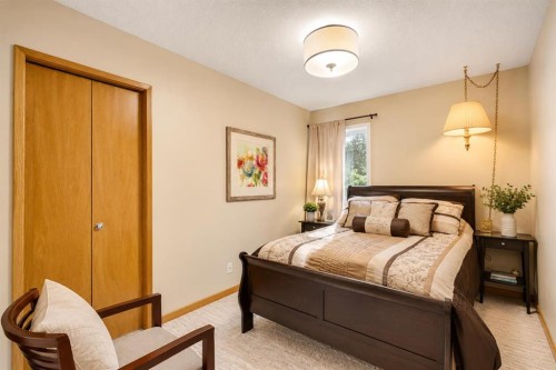 521 30 Avenue Sw, Calgary, AB - Indoor Photo Showing Bedroom