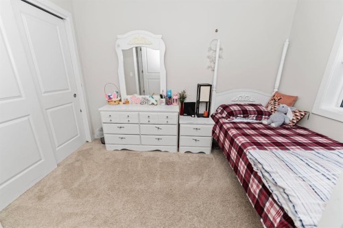 114-300 Marina Drive, Chestermere, AB - Indoor Photo Showing Bedroom