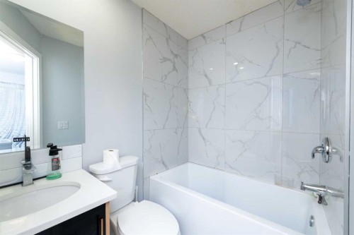 92 Martinwood Road Ne, Calgary, AB - Indoor Photo Showing Bathroom