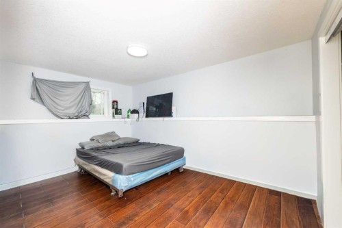 92 Martinwood Road Ne, Calgary, AB - Indoor Photo Showing Bedroom