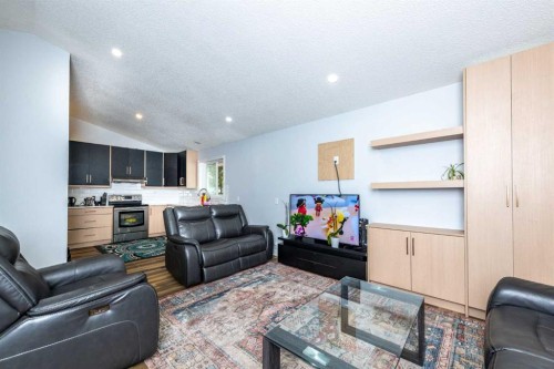 92 Martinwood Road Ne, Calgary, AB - Indoor Photo Showing Living Room