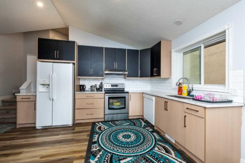 92 Martinwood Road Ne, Calgary, AB - Indoor Photo Showing Kitchen