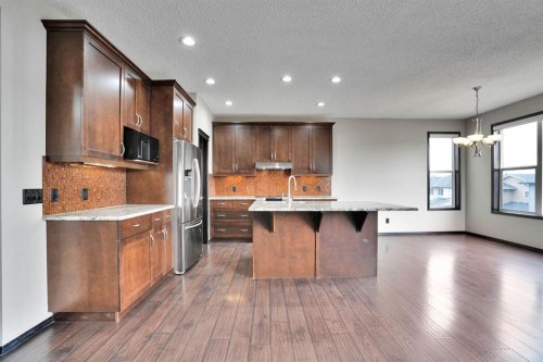 109 Pantego Terrace Nw, Calgary, AB - Indoor Photo Showing Kitchen