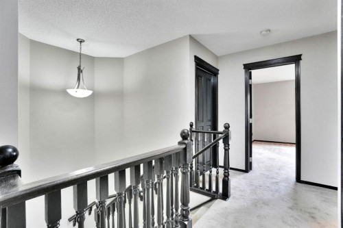 109 Pantego Terrace Nw, Calgary, AB - Indoor Photo Showing Other Room