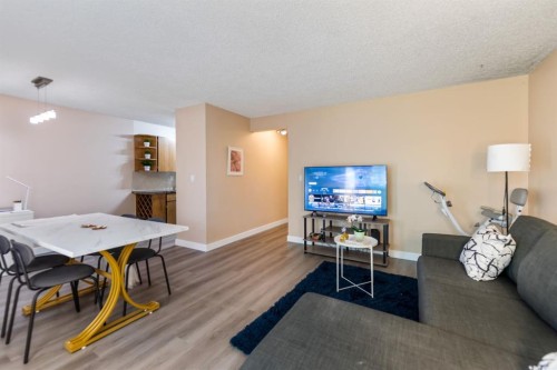 4-1607 26 Avenue Sw, Calgary, AB - Indoor