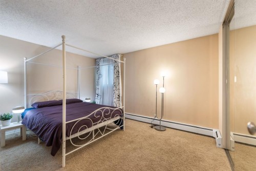 4-1607 26 Avenue Sw, Calgary, AB - Indoor Photo Showing Bedroom