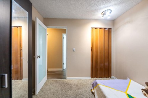 4-1607 26 Avenue Sw, Calgary, AB - Indoor Photo Showing Bedroom