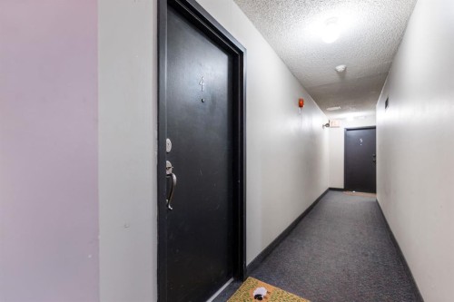 4-1607 26 Avenue Sw, Calgary, AB - Indoor Photo Showing Other Room