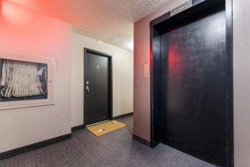 4-1607 26 Avenue Sw, Calgary, AB - Indoor Photo Showing Other Room