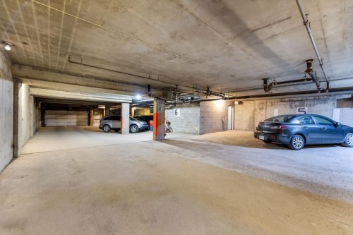 4-1607 26 Avenue Sw, Calgary, AB - Indoor Photo Showing Garage