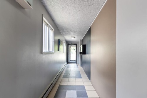 4-1607 26 Avenue Sw, Calgary, AB - Indoor Photo Showing Other Room