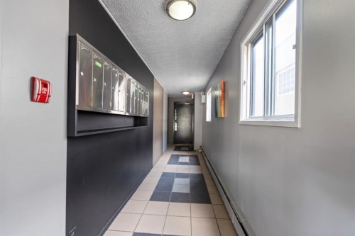 4-1607 26 Avenue Sw, Calgary, AB - Indoor Photo Showing Other Room