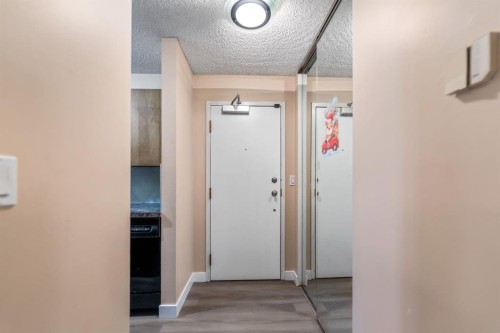 4-1607 26 Avenue Sw, Calgary, AB - Indoor Photo Showing Other Room