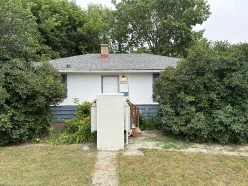 8348 Bowness Road Nw, Calgary, AB - Outdoor