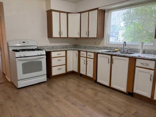 8348 Bowness Road Nw, Calgary, AB - Indoor Photo Showing Kitchen