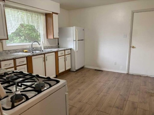 8348 Bowness Road Nw, Calgary, AB - Indoor Photo Showing Kitchen