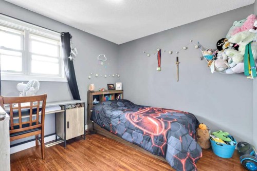 44 Falwood Crescent Ne, Calgary, AB - Indoor Photo Showing Bedroom