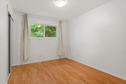 B-6120 33 Avenue Nw, Calgary, AB - Indoor Photo Showing Other Room