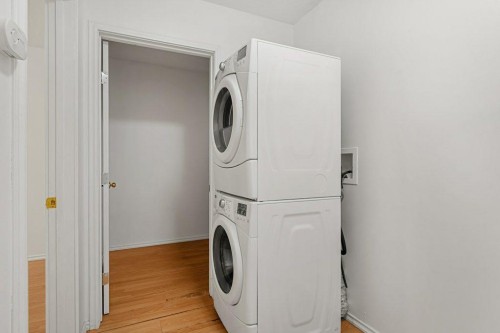 B-6120 33 Avenue Nw, Calgary, AB - Indoor Photo Showing Laundry Room