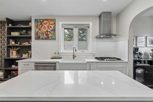 1414A 8 Avenue Se, Calgary, AB - Indoor Photo Showing Kitchen