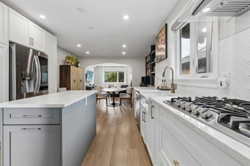 1414A 8 Avenue Se, Calgary, AB - Indoor Photo Showing Kitchen With Upgraded Kitchen