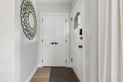 1414A 8 Avenue Se, Calgary, AB - Indoor Photo Showing Other Room