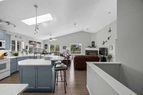 354 West Creek Springs, Chestermere, AB - Indoor Photo Showing Kitchen