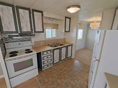 4809 52 Street, Stavely, AB - Indoor Photo Showing Kitchen With Double Sink