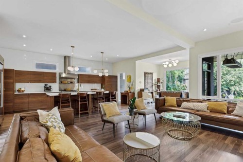2330 7 Avenue Nw, Calgary, AB - Indoor Photo Showing Living Room