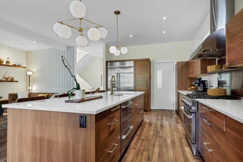 2330 7 Avenue Nw, Calgary, AB - Indoor Photo Showing Kitchen With Upgraded Kitchen