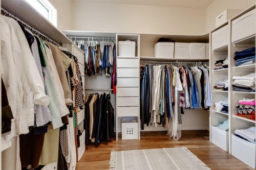 2330 7 Avenue Nw, Calgary, AB - Indoor With Storage