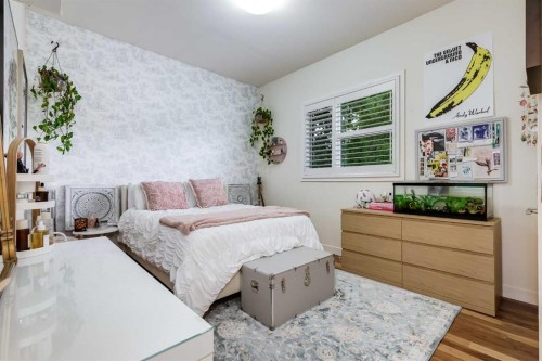 2330 7 Avenue Nw, Calgary, AB - Indoor Photo Showing Bedroom