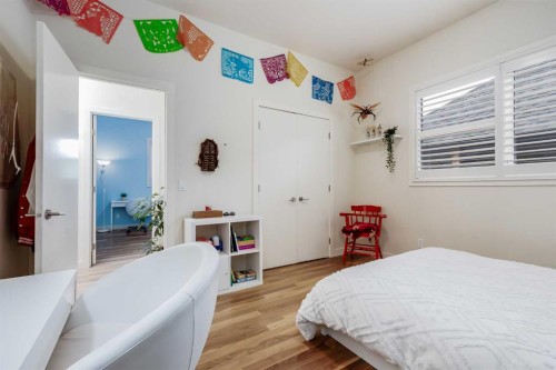 2330 7 Avenue Nw, Calgary, AB - Indoor Photo Showing Bedroom