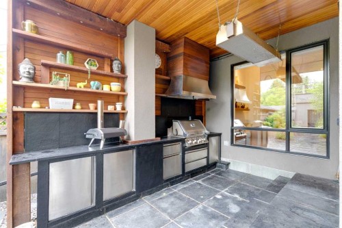 2330 7 Avenue Nw, Calgary, AB - Indoor Photo Showing Other Room