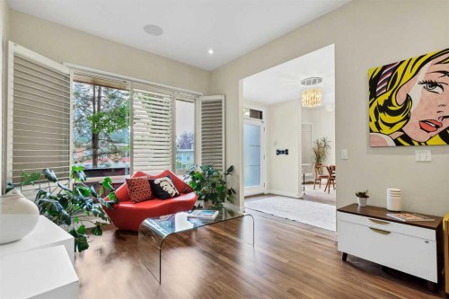 2330 7 Avenue Nw, Calgary, AB - Indoor Photo Showing Living Room