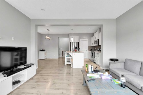 75 Evanscrest Way Nw, Calgary, AB - Indoor Photo Showing Living Room