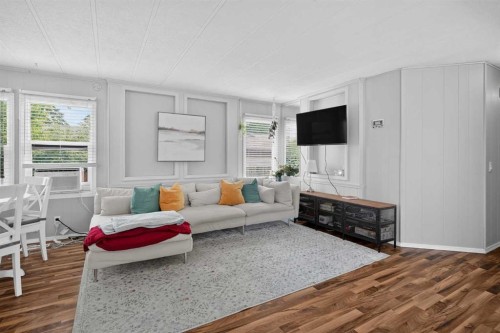 913 Spring Haven Court Se, Airdrie, AB - Indoor Photo Showing Living Room