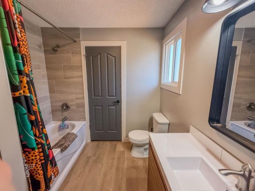 119 Fallswater Crescent Ne, Calgary, AB - Indoor Photo Showing Bathroom