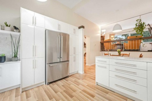 70 Brae Glen Lane Sw, Calgary, AB - Indoor Photo Showing Kitchen